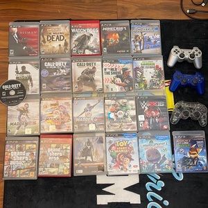 22 Ps4 games, and 3 Ps3 Controllers